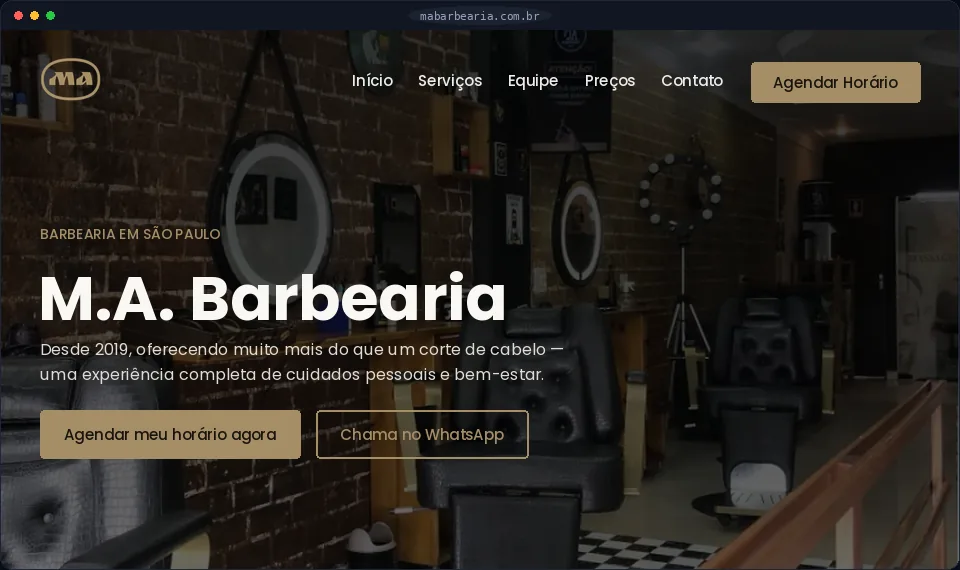 Topo do site da M.A. Barbearia: foto do salão ao fundo, o título M.A. Barbearia e dois botões, um de agendamento e um de WhatsApp